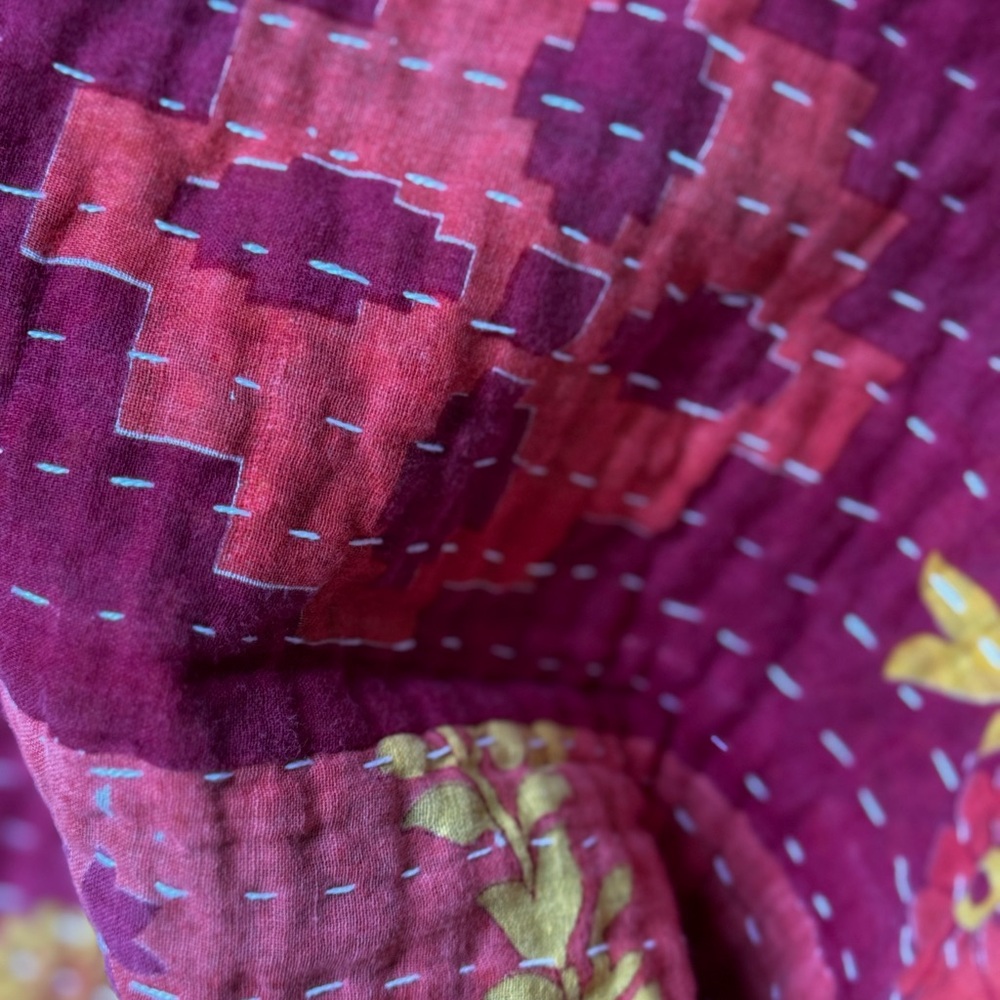 Kantha pink red hues with yellow green flowers Vintage ThrowQuilt handmade India - Picture 9 of 10